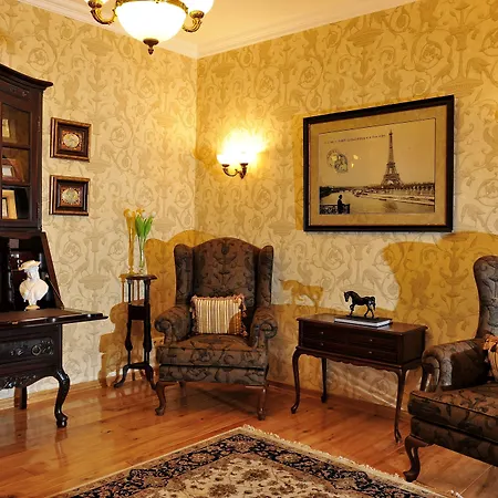 Augusto Boutique & 5*