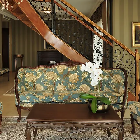 Отель Augusto Boutique & 5*