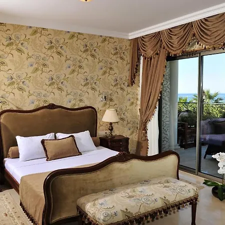 Augusto Boutique & 4*